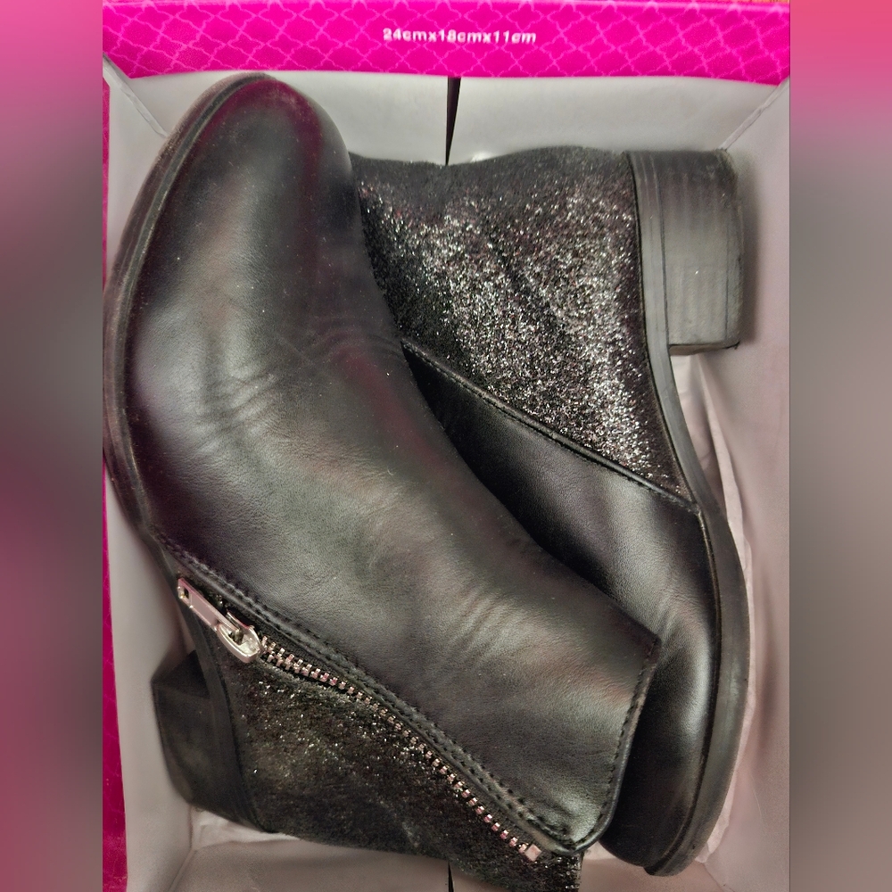 Black Glitter Ankle Boots. Kelly & Katie. Girls Size 2